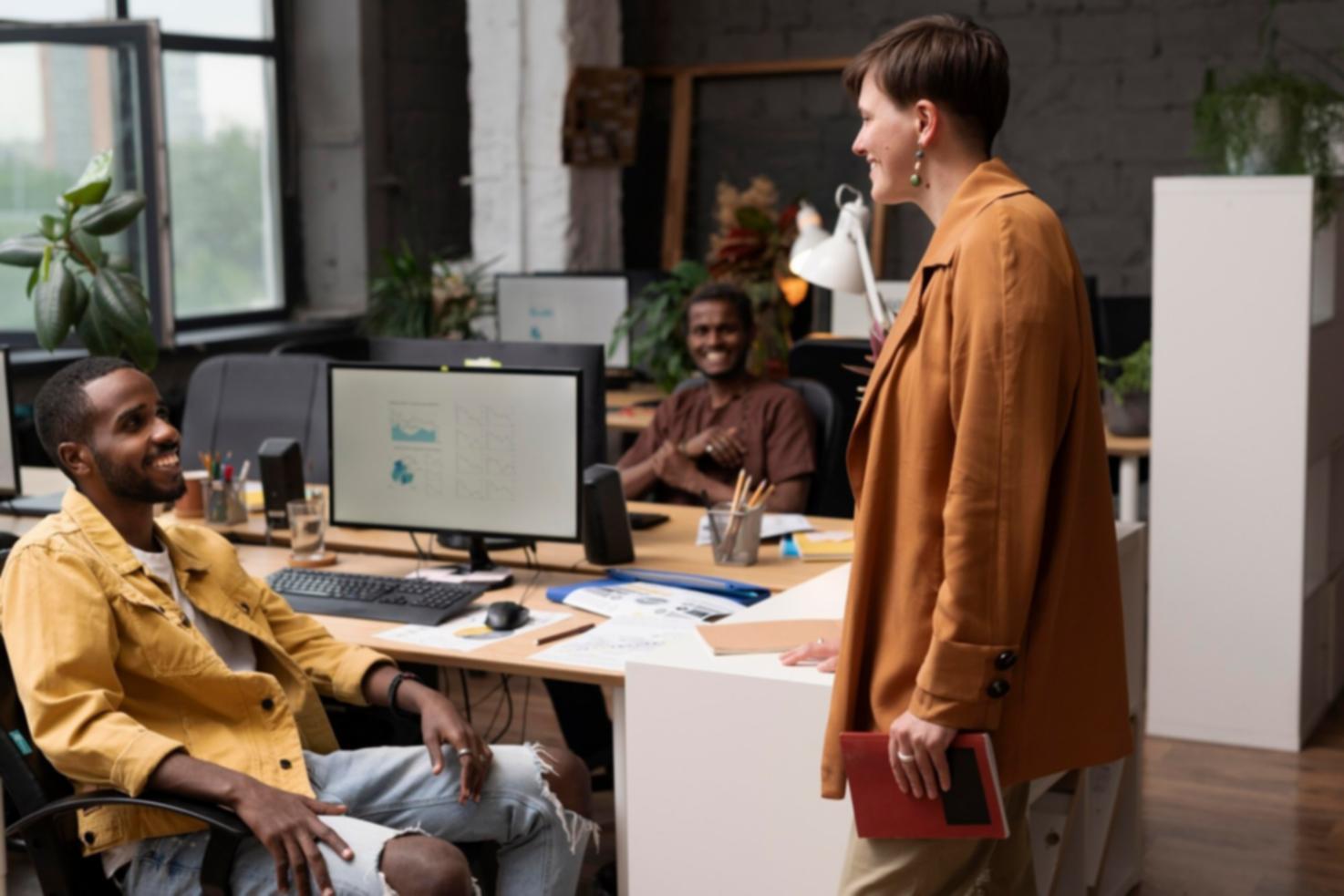 Suasana pembelajaran analisis investasi dengan mentor berpengalaman di MentorPlus